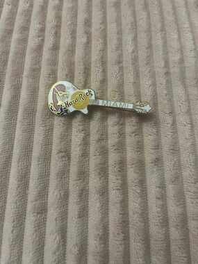 Hard Rock Cafe Gold and White Miami Guitar Pin